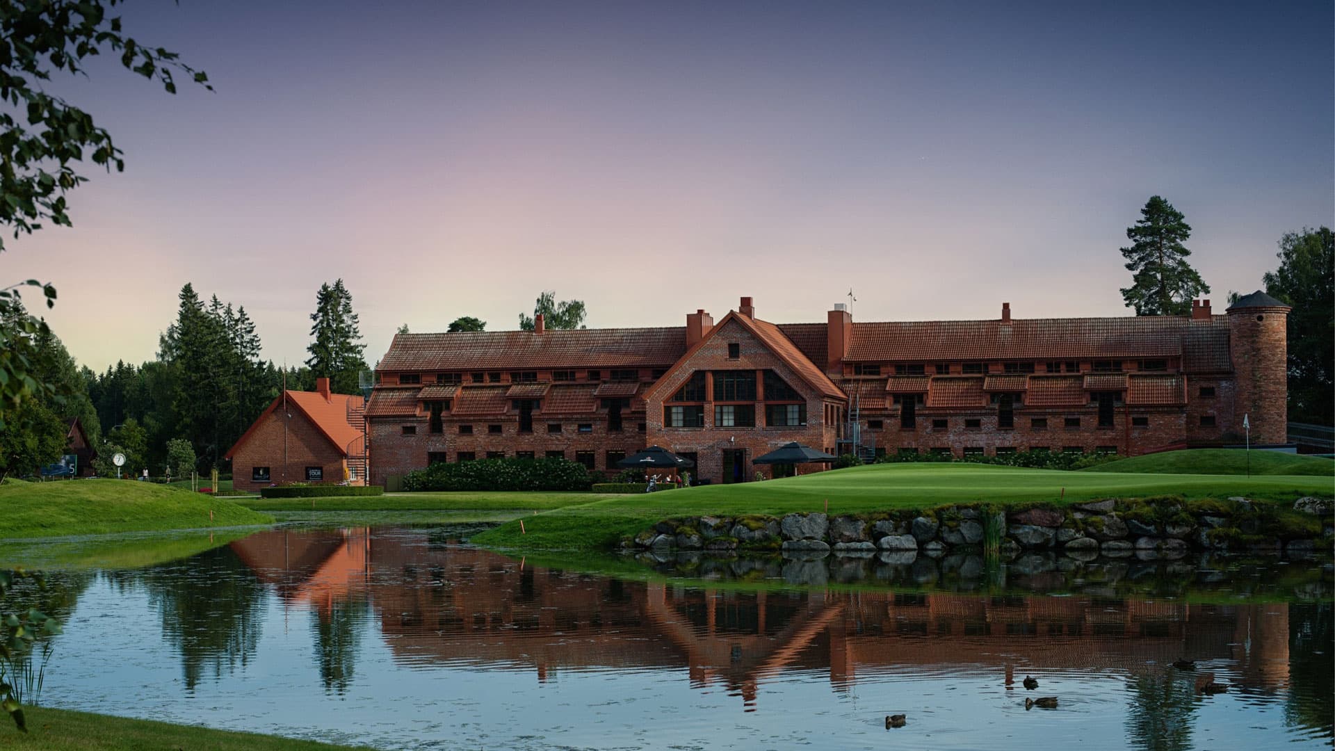 Linna Golf clubhouse